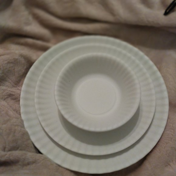 18 pc Melamine Paper Plates Dinnerware - Picture 2 of 6